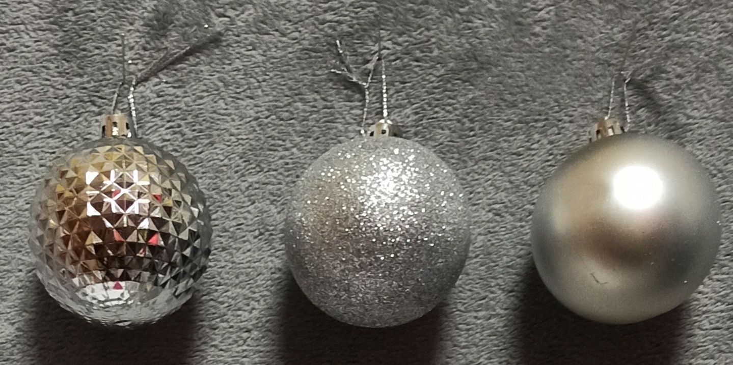 Bombka srebrna 6 cm.