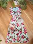 Letnia midi sukienka w kwiaty elegancka wesele