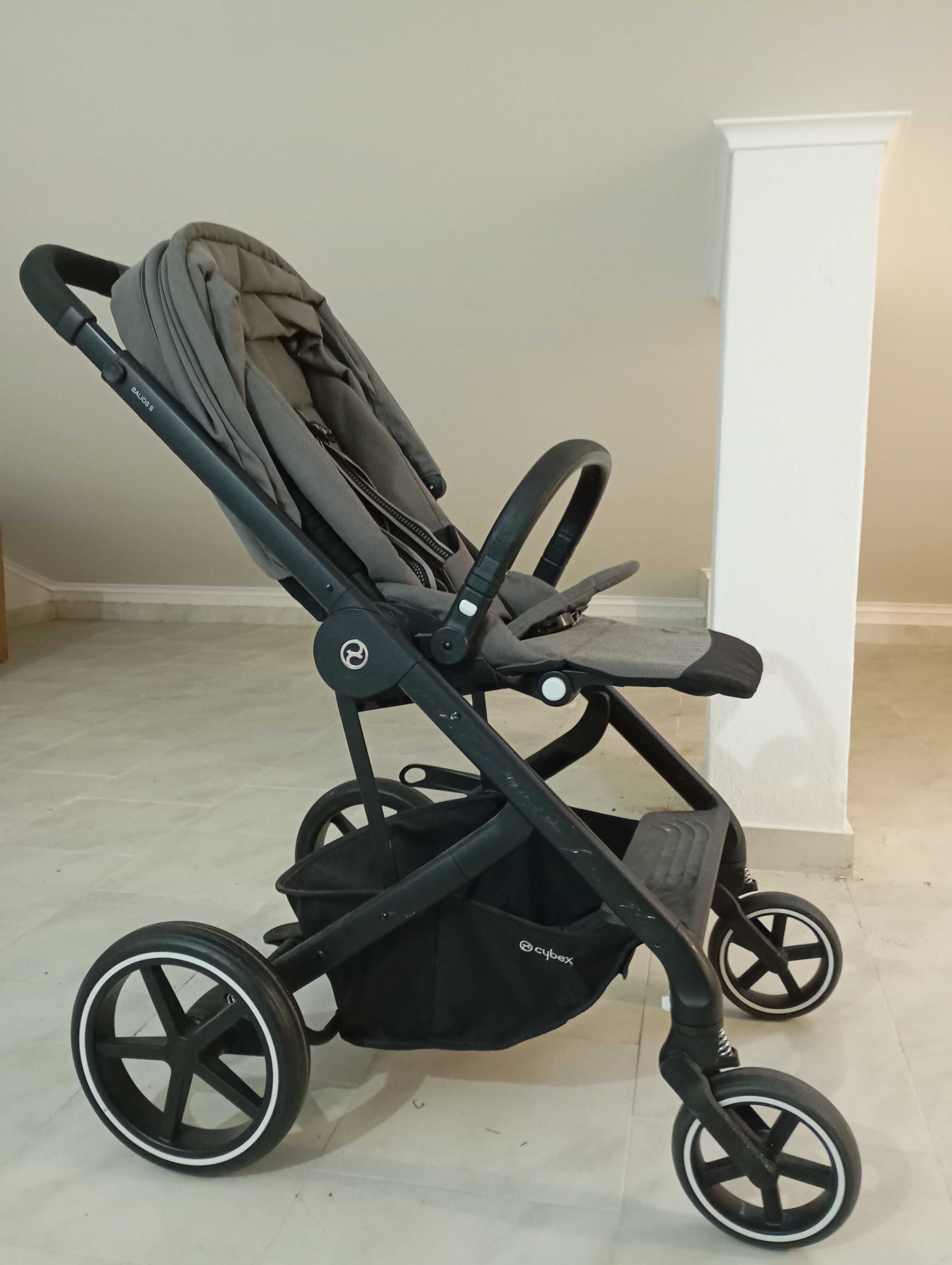 Conjunto Cybex Balios S com Ovo cloud z e adaptadores.