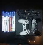 PS4 com 2 comandos e 7 jogos
