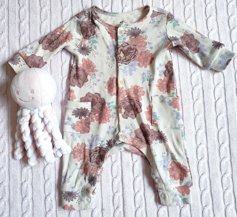 Macacão flores da H&M