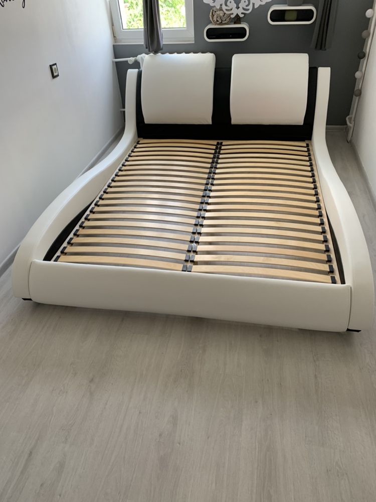 Podświetlane  łóżko z eko skóry