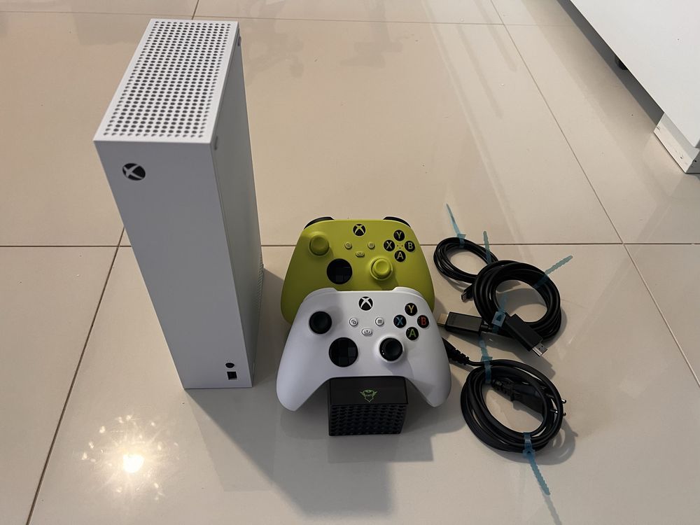 XBOX Konsola Series S 512GB +2 Kontrolery i stacja ładujaca