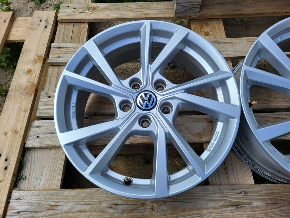 [1111] Felgi aluminiowe 17 Cali 5x112 ET41 6,5Jx17H2 VW Tiguan Golf