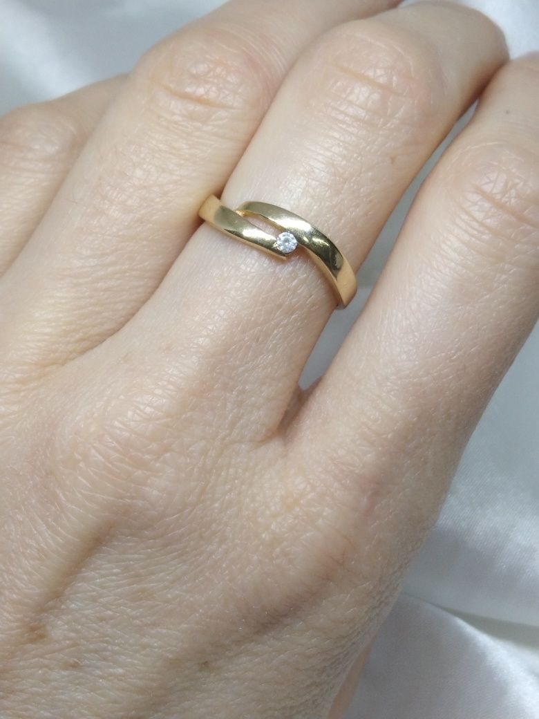 Złoty pierścionek z cyrkonią, złoto 585, R18 (304)