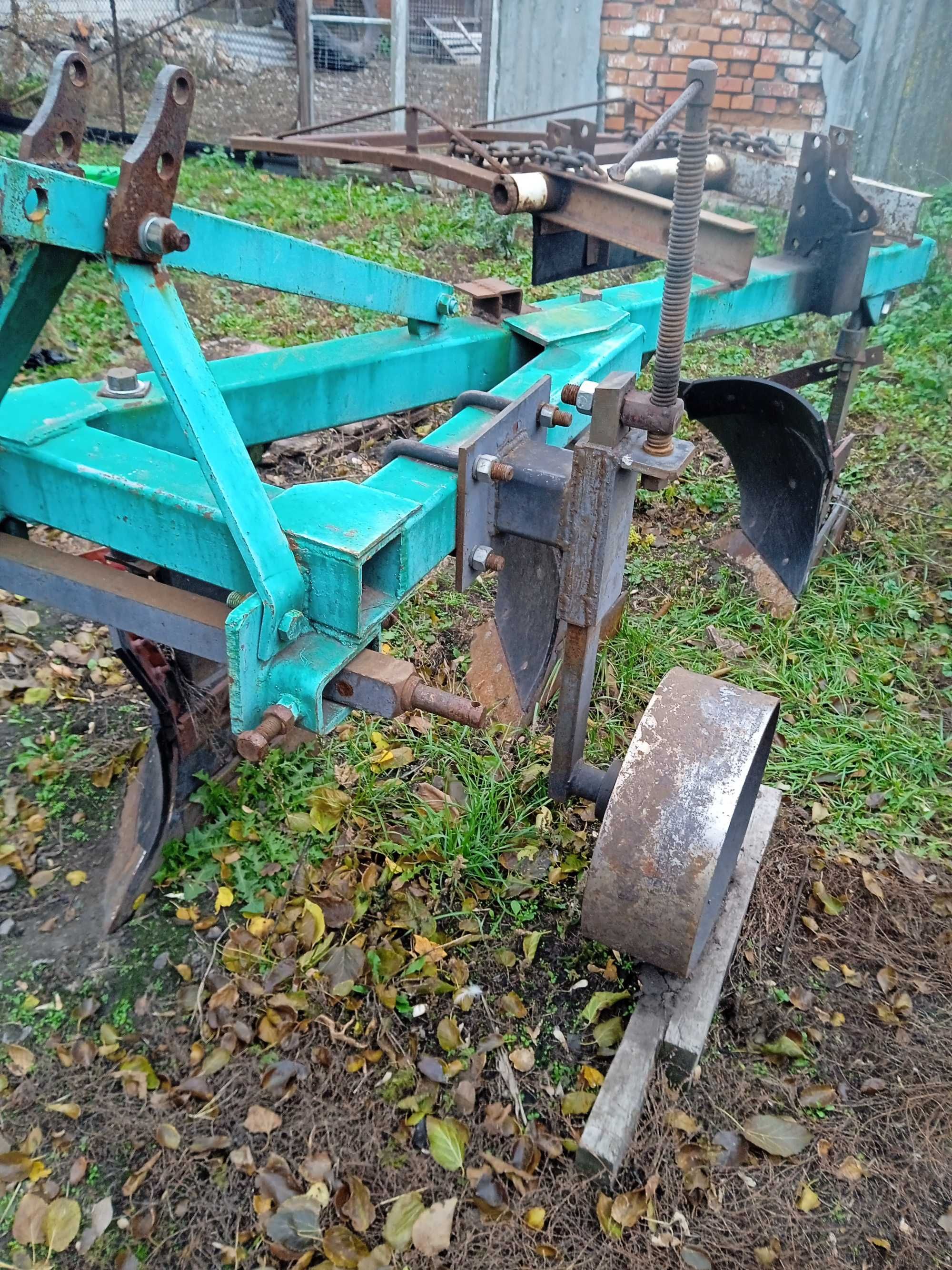 Новий плуг на високих стійках з відвалами текрон і докидачами текрон