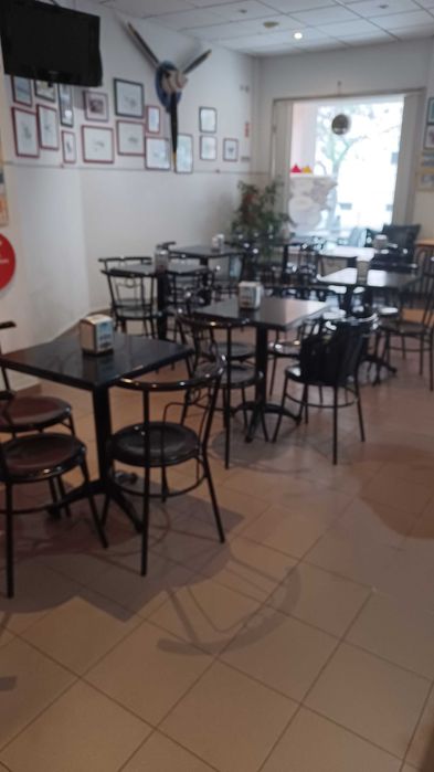 Pastelaria café a funcionar, chave na mão