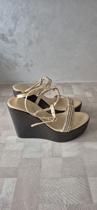 Sandały na koturnie rozm. 36