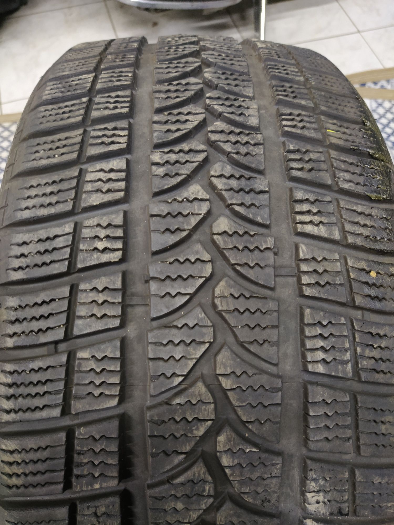 Opona zimowa 245/40r18 KORMORAN 6mm