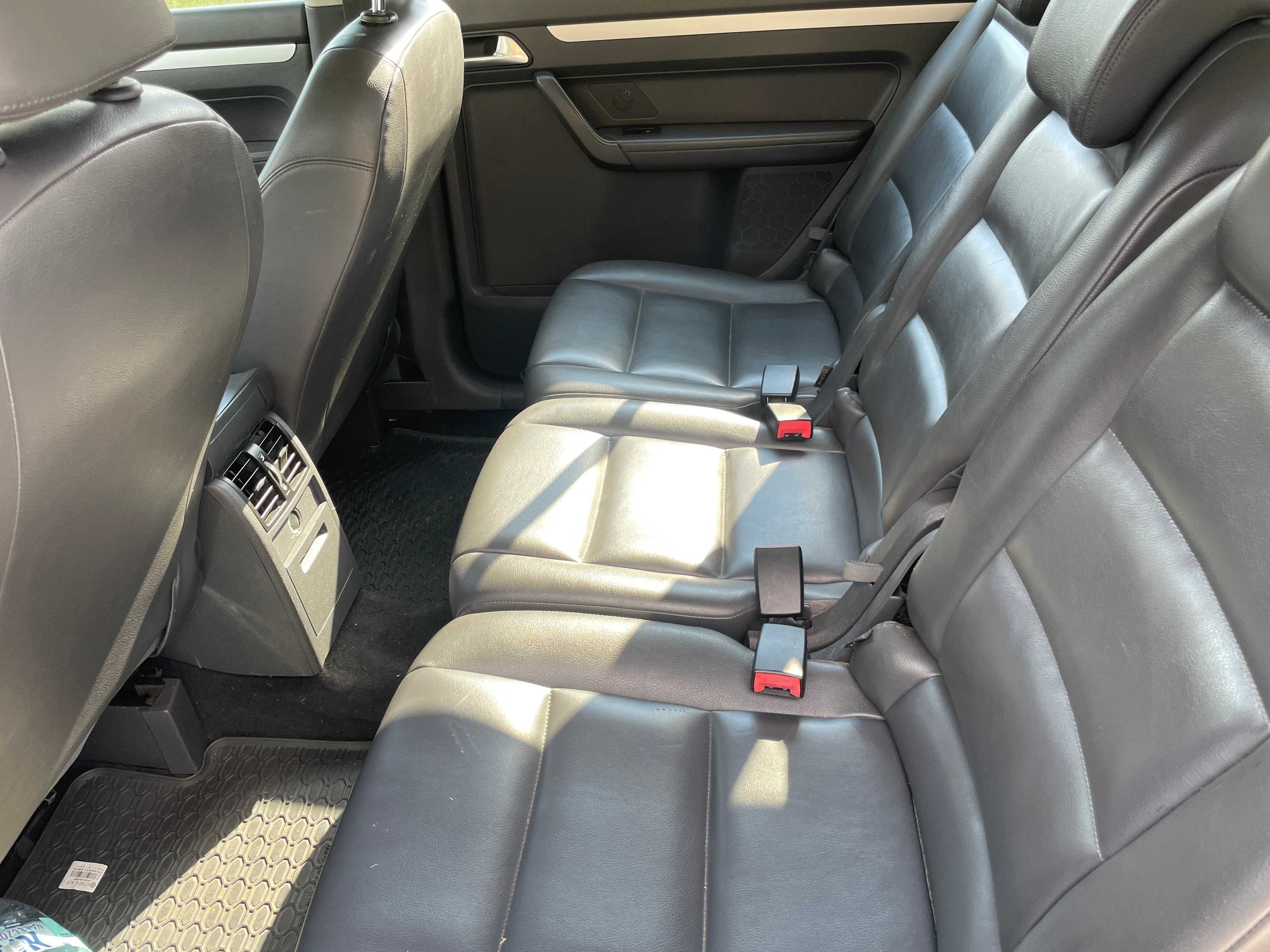 Volkswagen Touran rok 2011 VW 1.6tdi 105km. DSG automat zarejestrowany