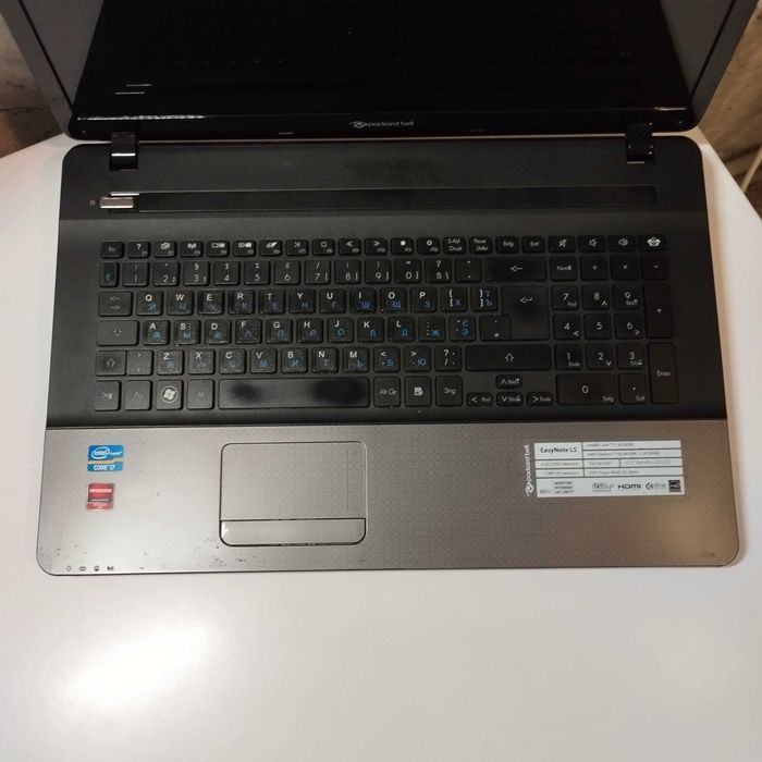 Ноутбук Packard Bell P-7YS0 | 17.3 FHD | 4 ядра | видео 2гб | 8/750 гб