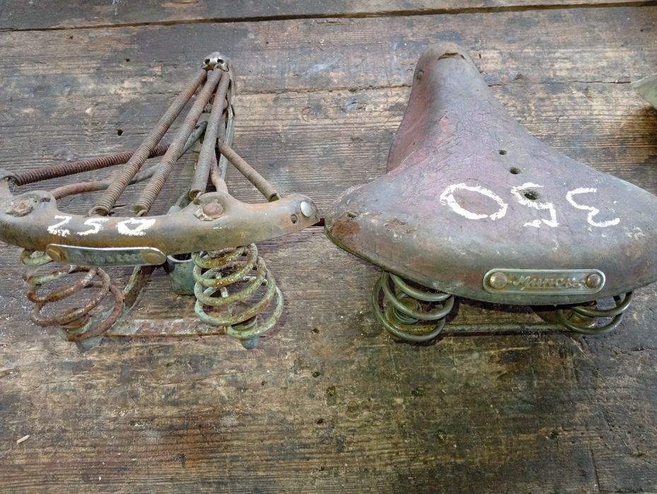 Сідло ХВЗ. Чохол, шкіра ХВЗ .Седло велосипедное. Пружина велосипеда ХВ