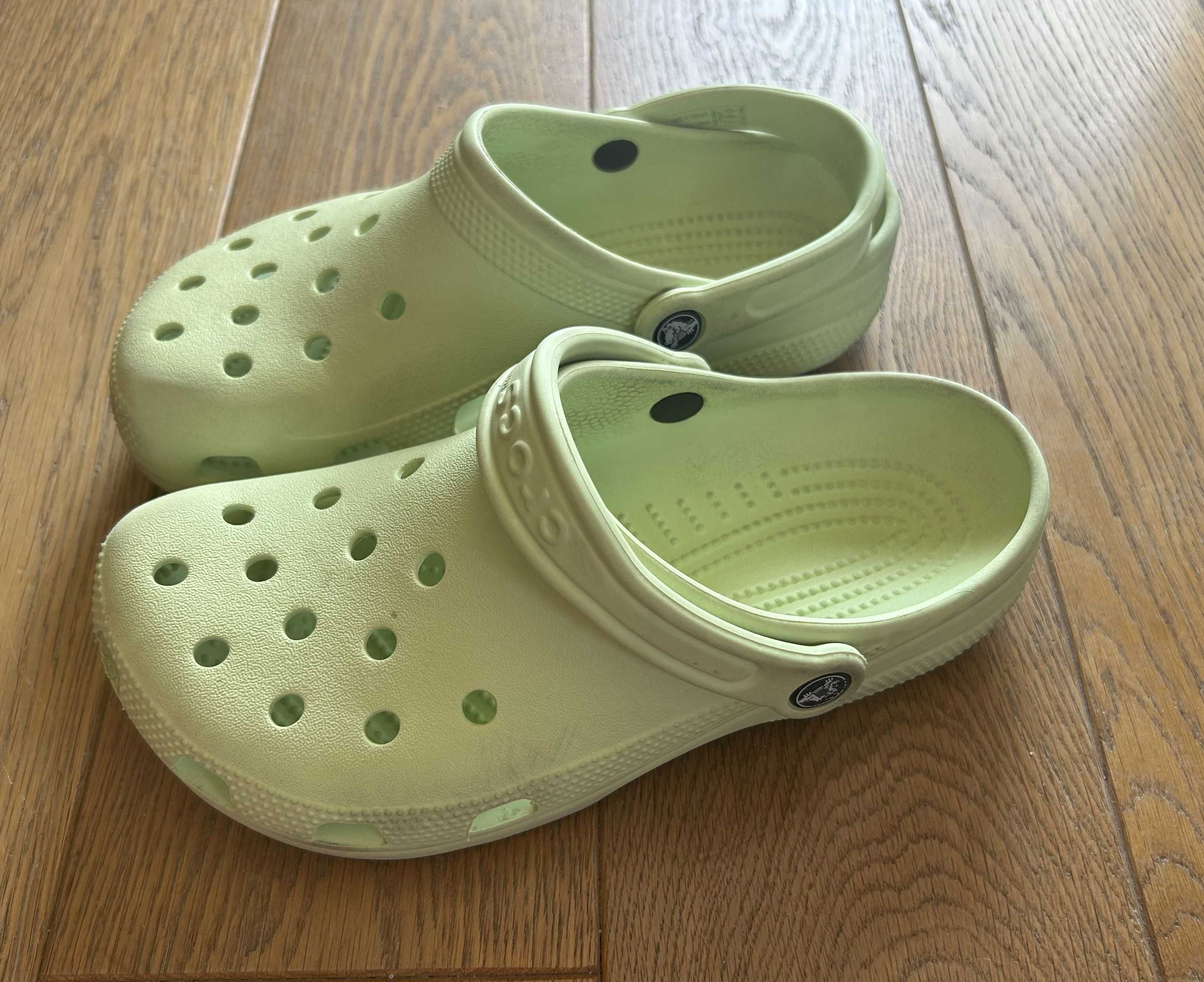 klapki Crocs 37-38 pistacjowe