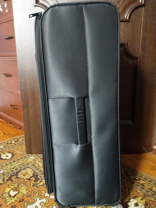 Продам чемодан .