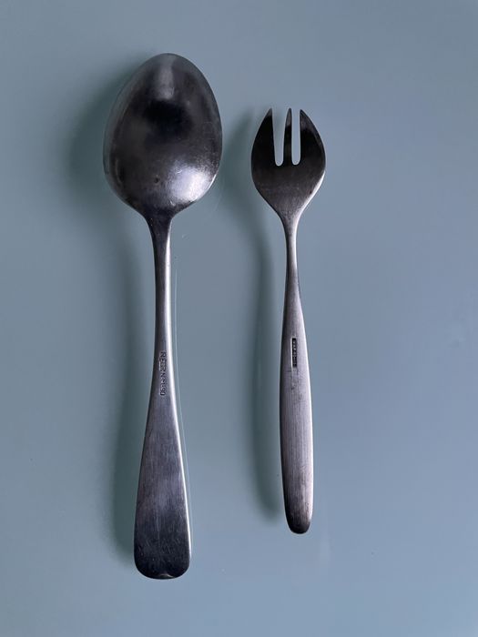 Posrebrzane łyżka i widelczyk.