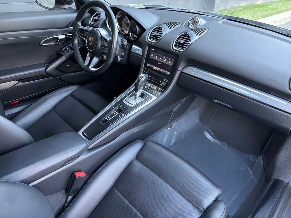 Porsche 718 Boxster S      2017