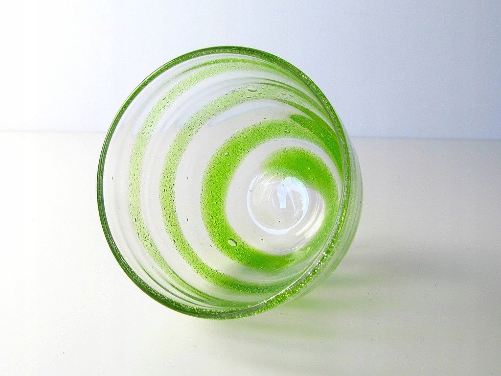 szkło artystyczne ciekawy szklany wazon