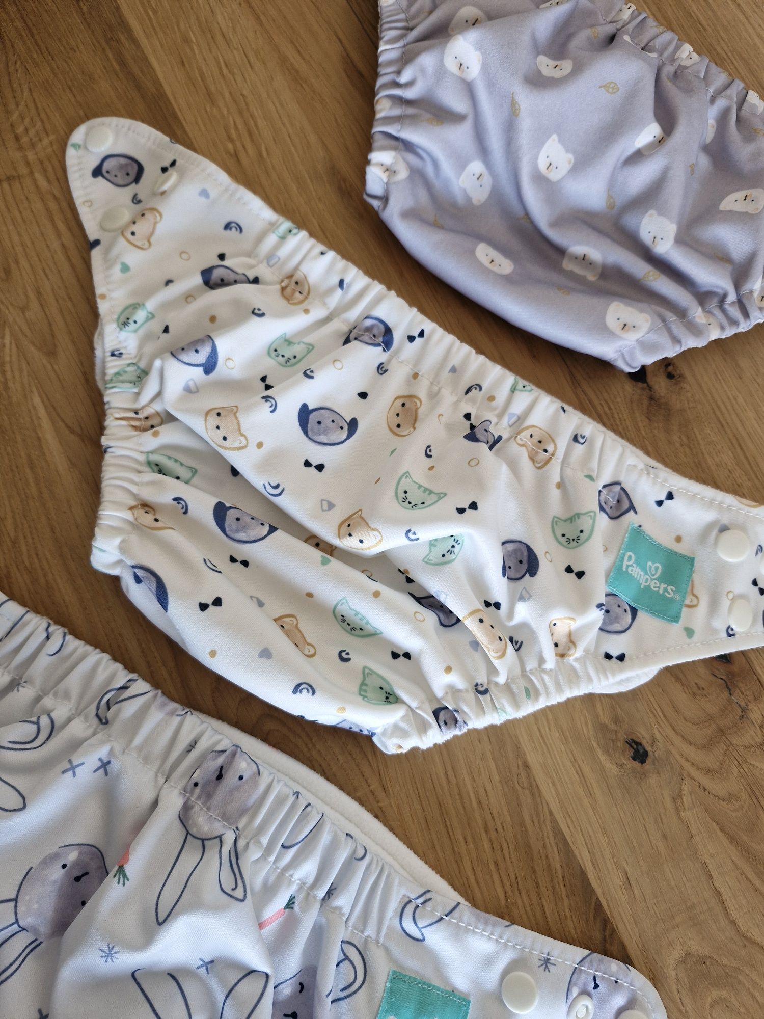 Wielorazowe pieluchy firmy Pampers hybrid dla niemowląt.


Od 3 kg do