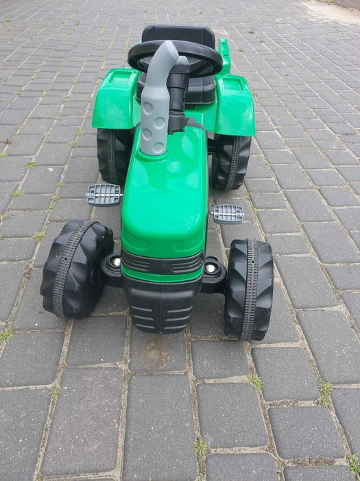 Дитячий педальний трактор
