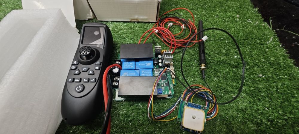 Autopilot z GPS do łódki zanętowej