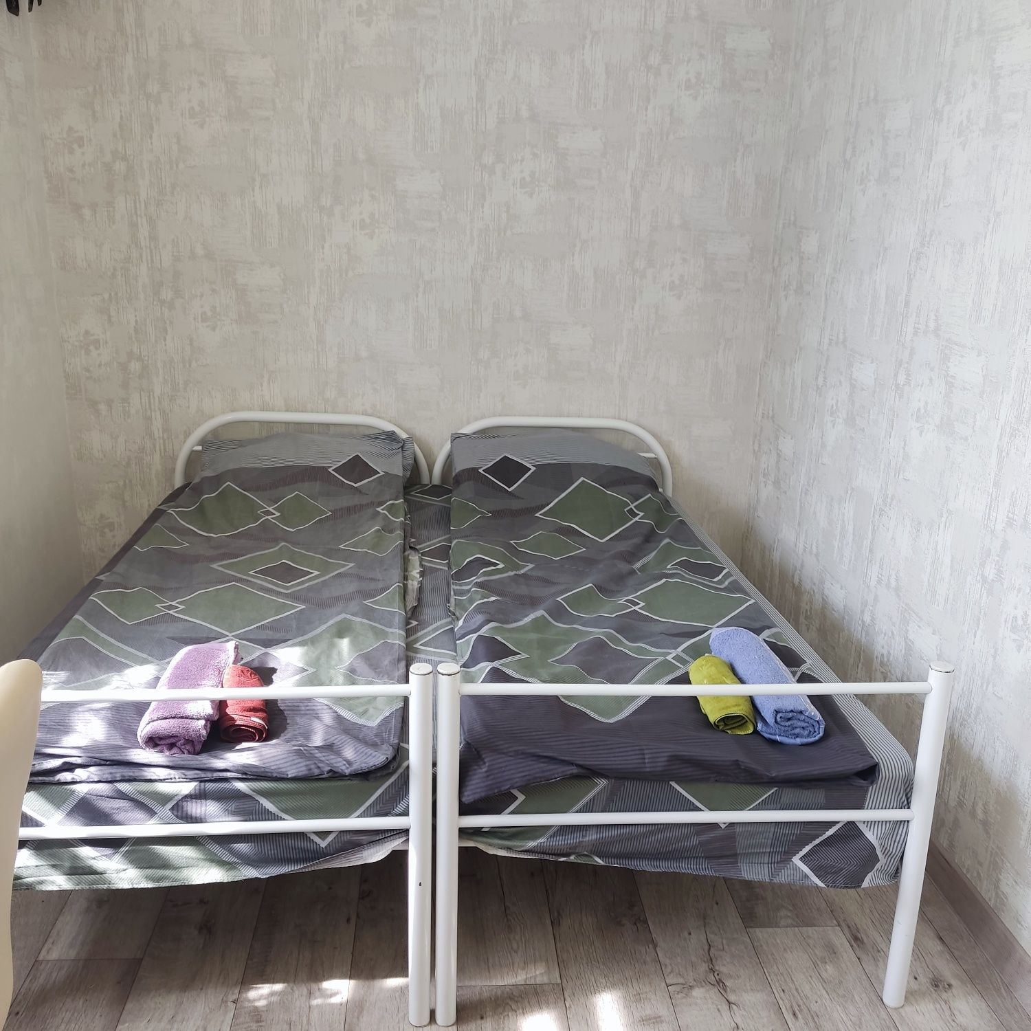 Трикімнатна,автовокзал!4 окремих спальних місця.