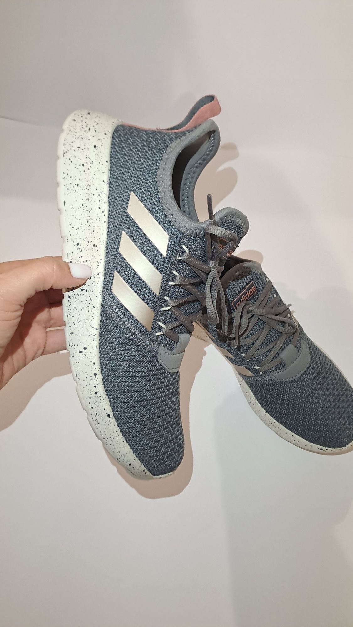 Продам кросівки ADIDAS