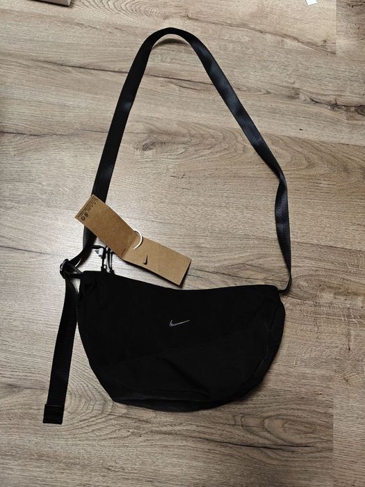 Сумка Nike Aura Crescent Crossbody Bag 4L