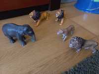 Bonecos animais da selva. Leões e leloa e Elefante.