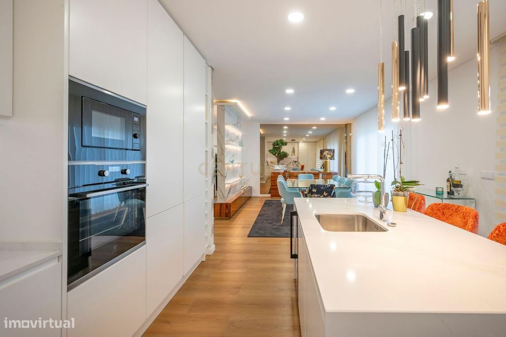 Moradia T5 com Vista Panorâmica - Rooftop - Terraço com 170m2