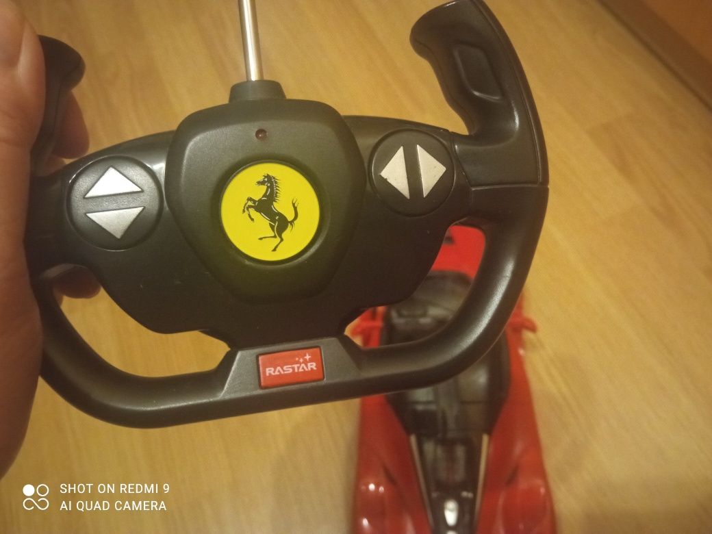 Samochód autko firmy Rastar Ferrari czerwone