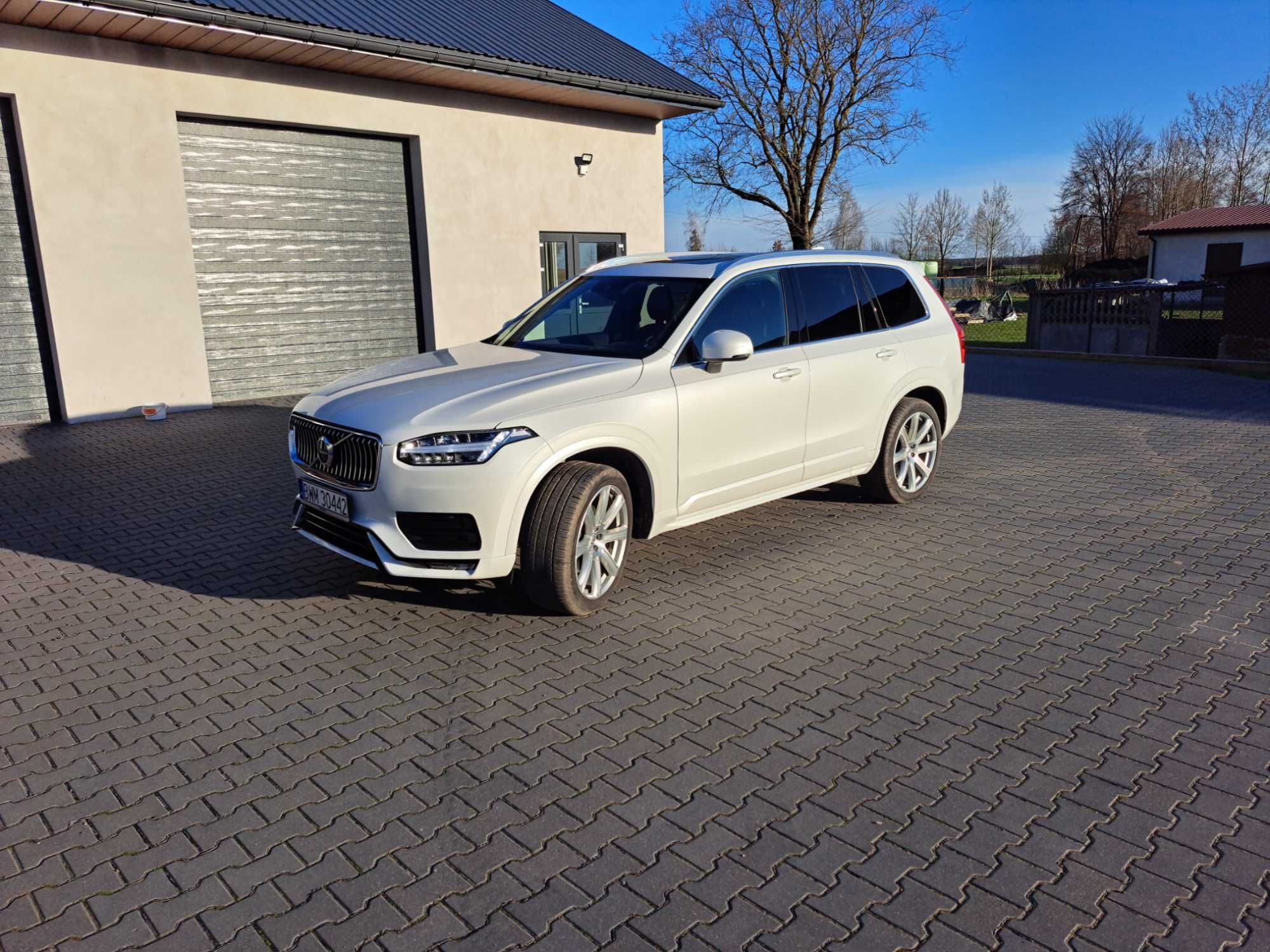 Auto do ślubu Volvo XC90 biała perła