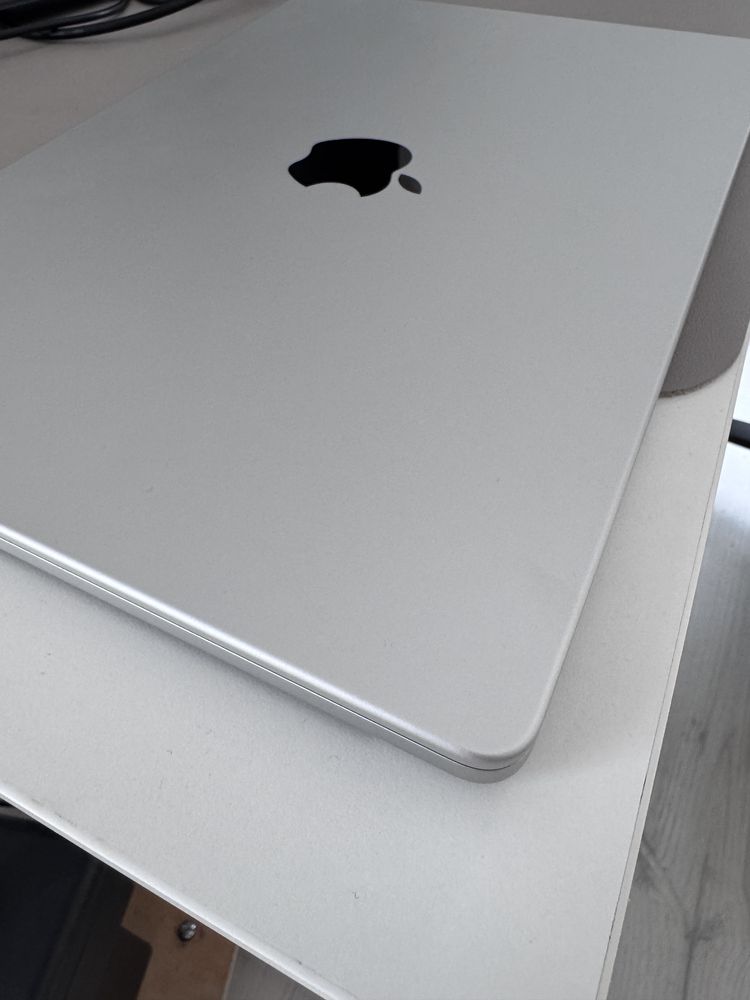 Laptop Apple MacBook Pro 14 Retina M3 Pro 18 GB RAM 512 GB Idealny