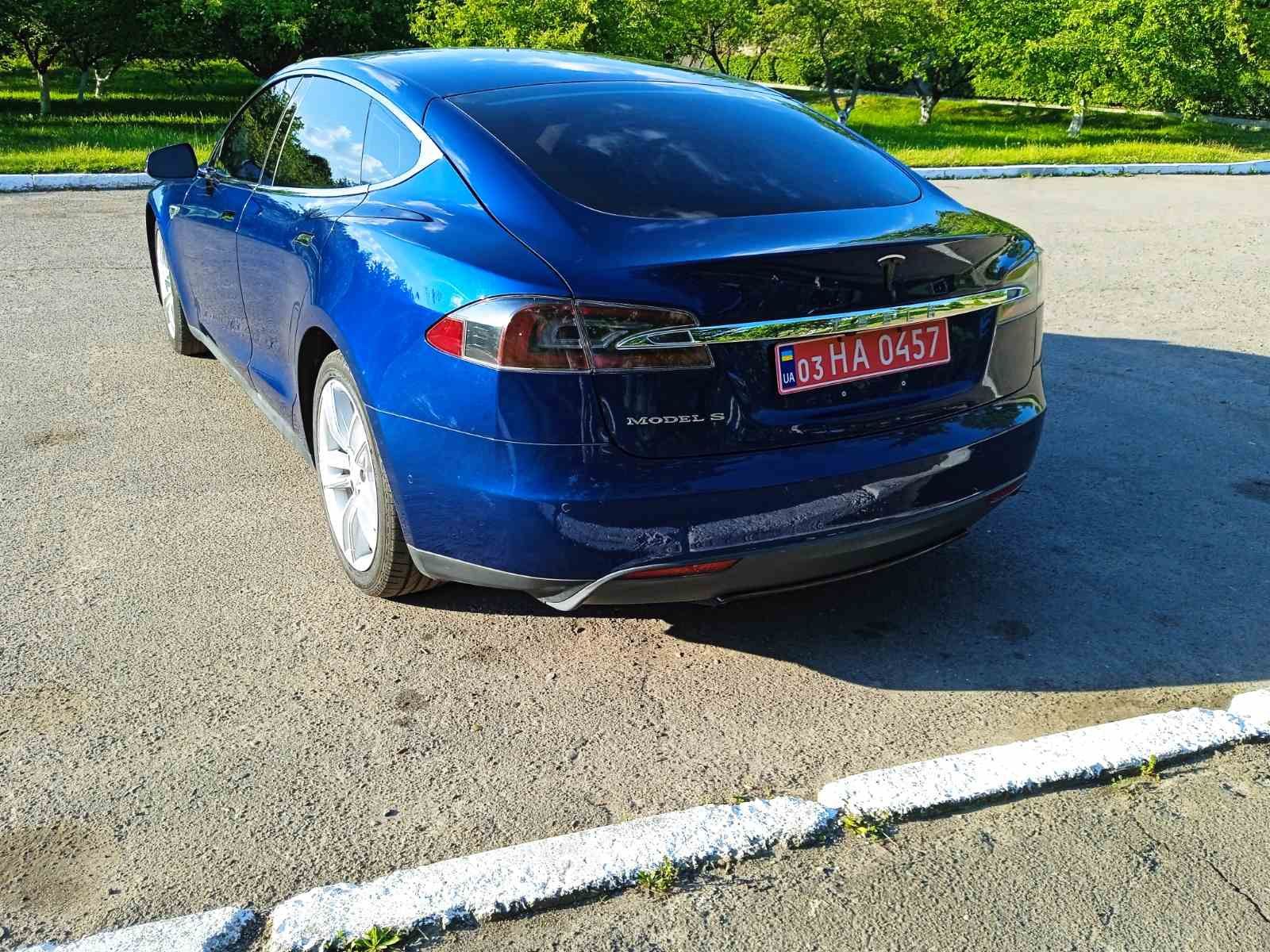 Tesla model S 2016