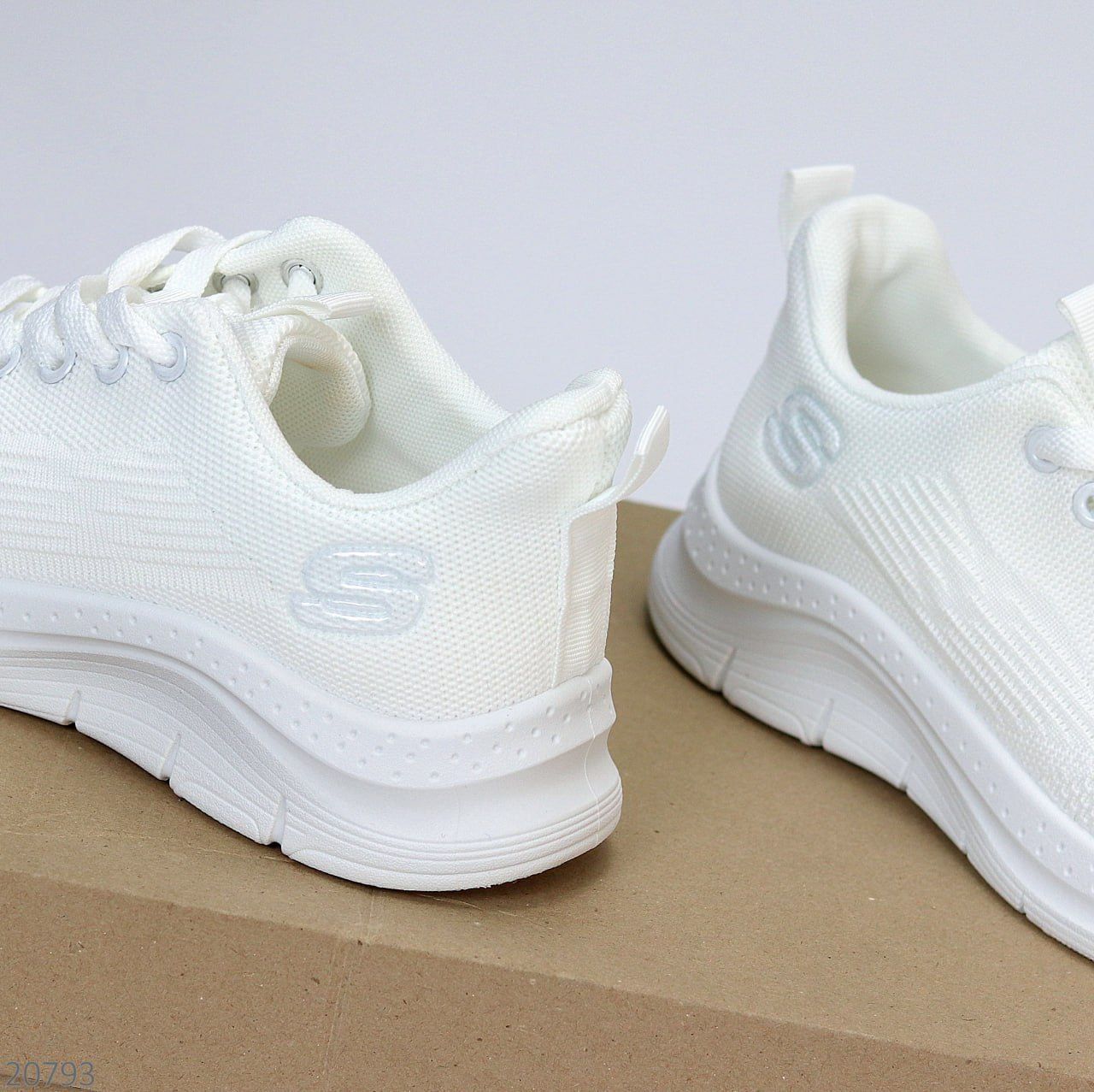 Жіночі білі текстильні кросівки 39 розмір