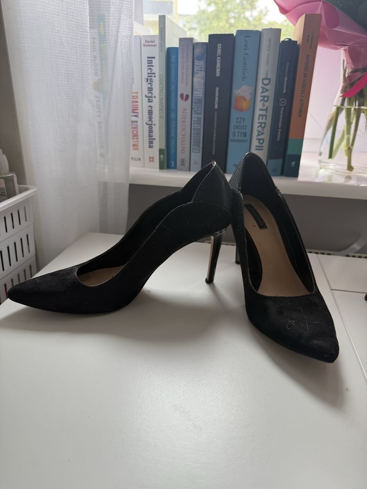 Czarne szpilki stradivarius
