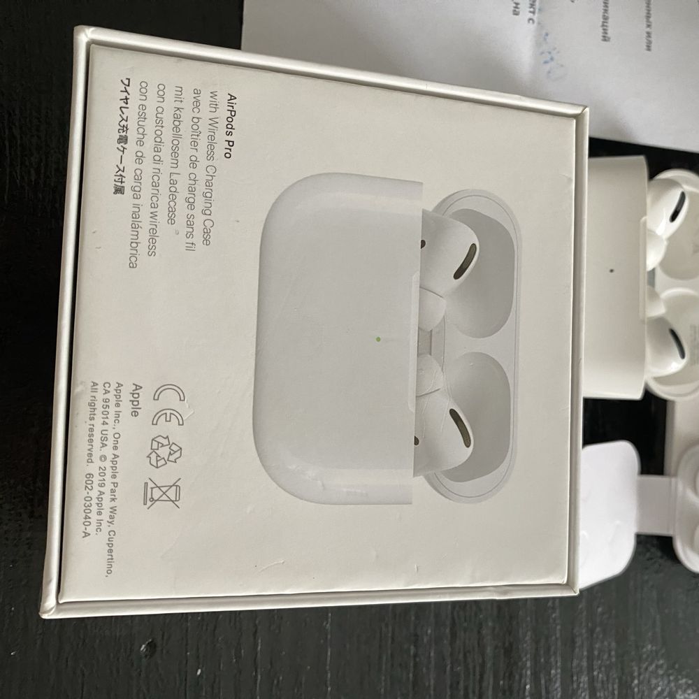 Airpods Pro з безпровідною зарядкою