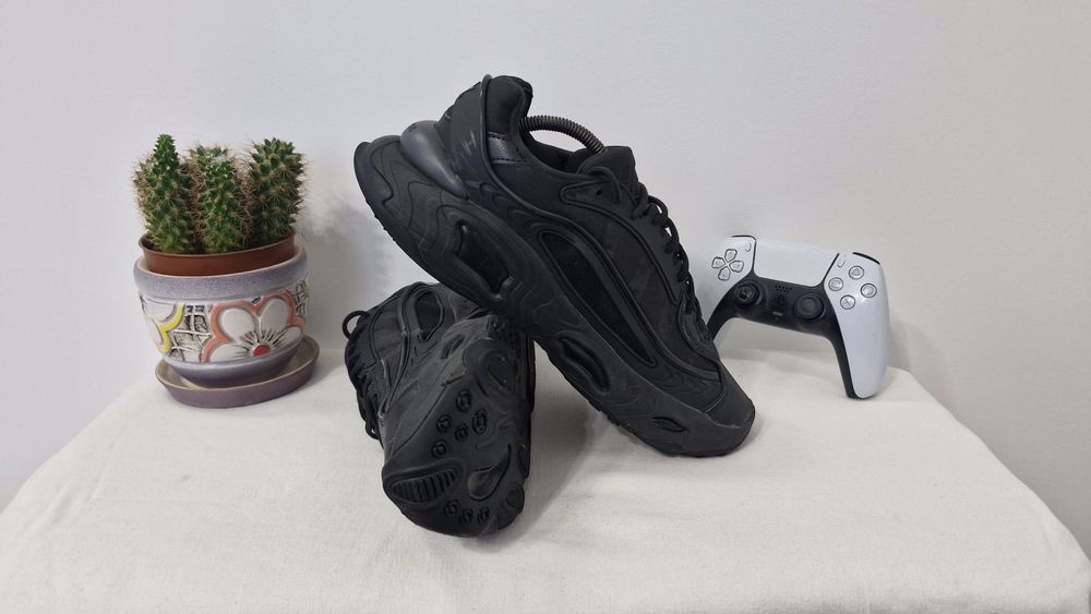 Кросівки Adidas Oznova.Розмір 42.5