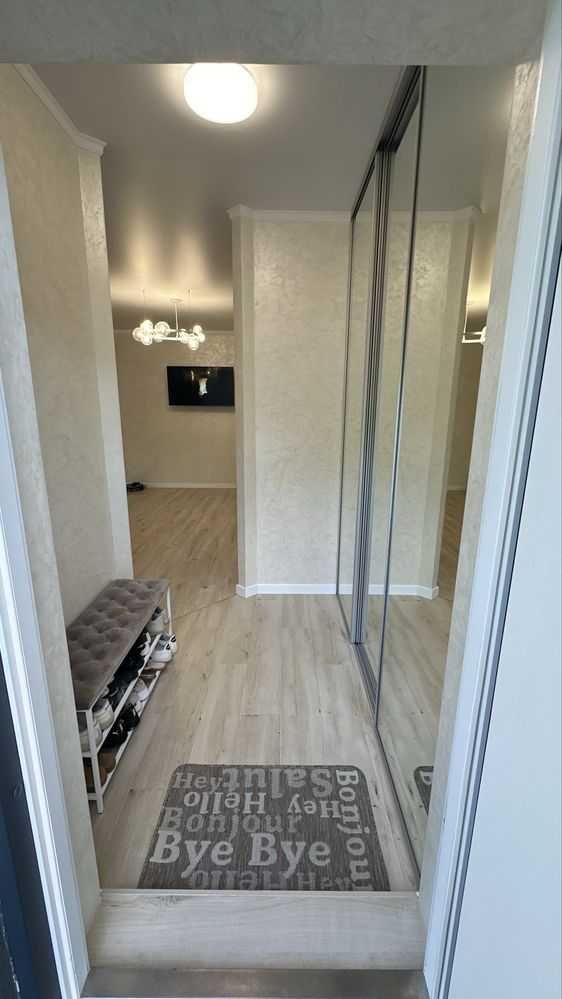 Продам ! Таунхаус  92,5 м²  сучасний з ремонтом. Центр міст