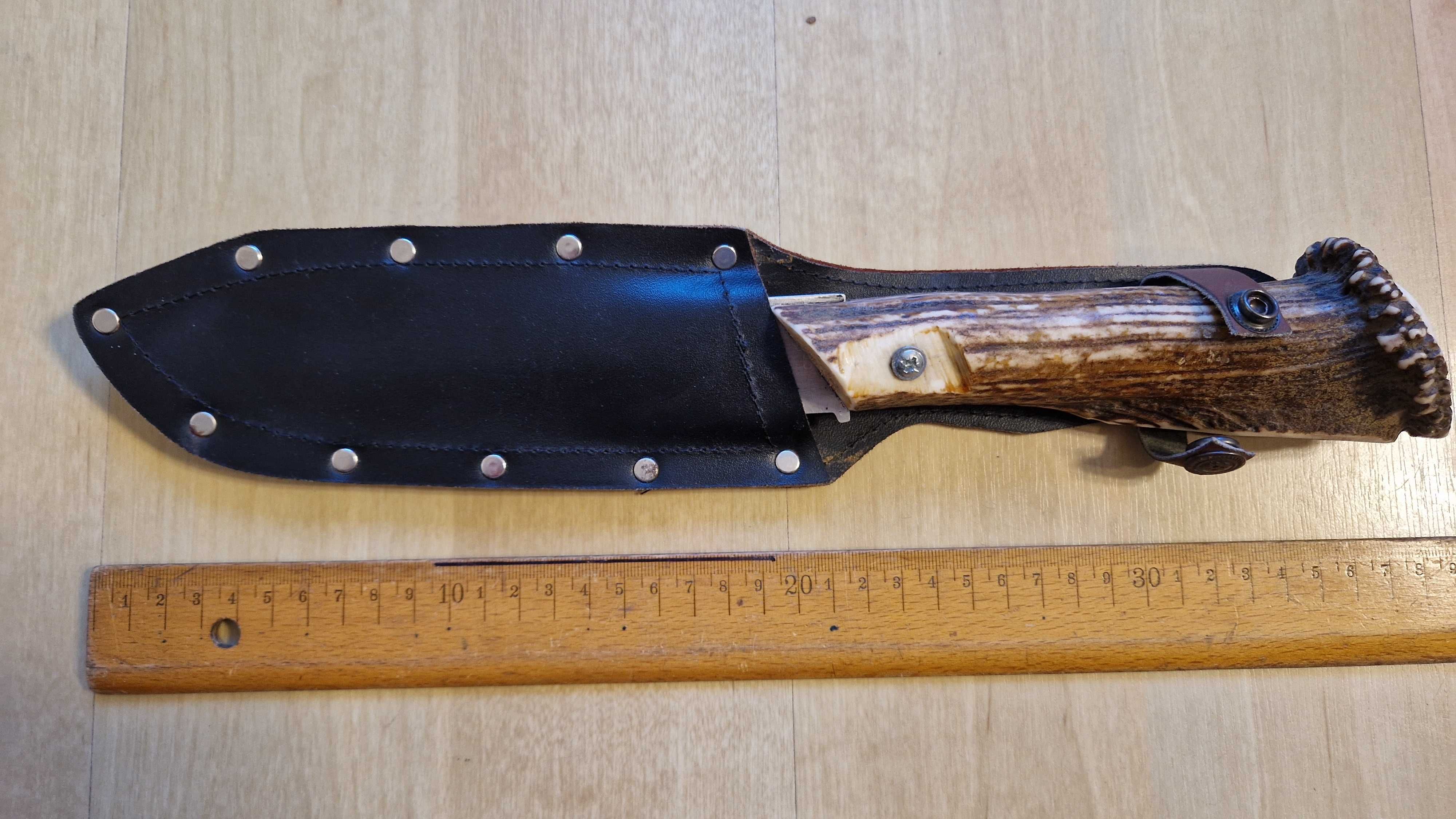 duży nóż myśliwski survivalowy oprawiony w poroże 16cm