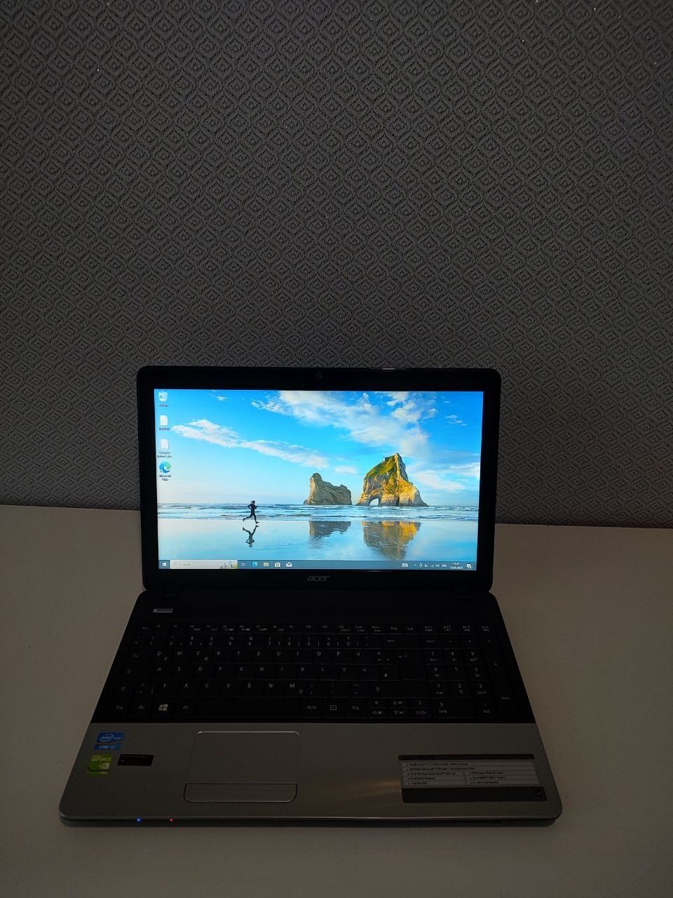 Ноутбук Acer Aspire E1-571G