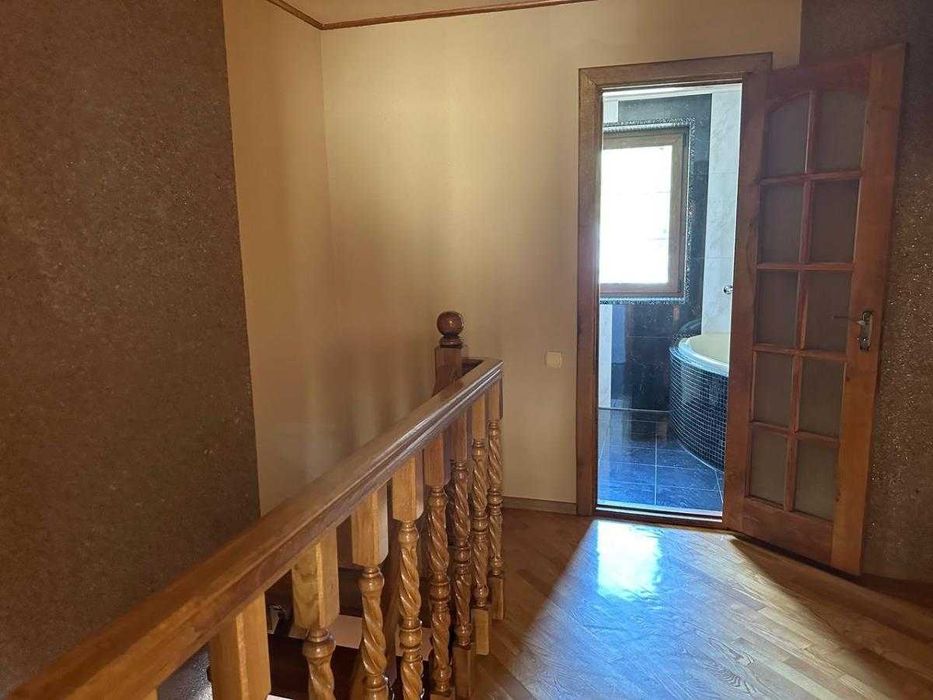 Готовий особняк з ремонтом біля ТРЦ Metro