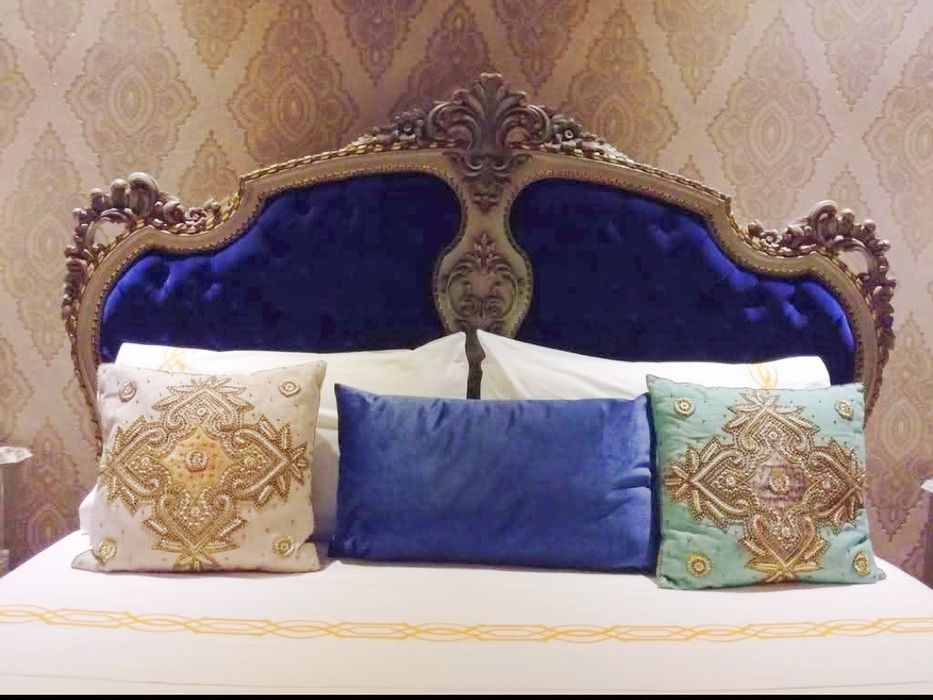Conjunto de Mobília de Quarto Clássica – Cama+Cómoda+Mesas de Cabeceir