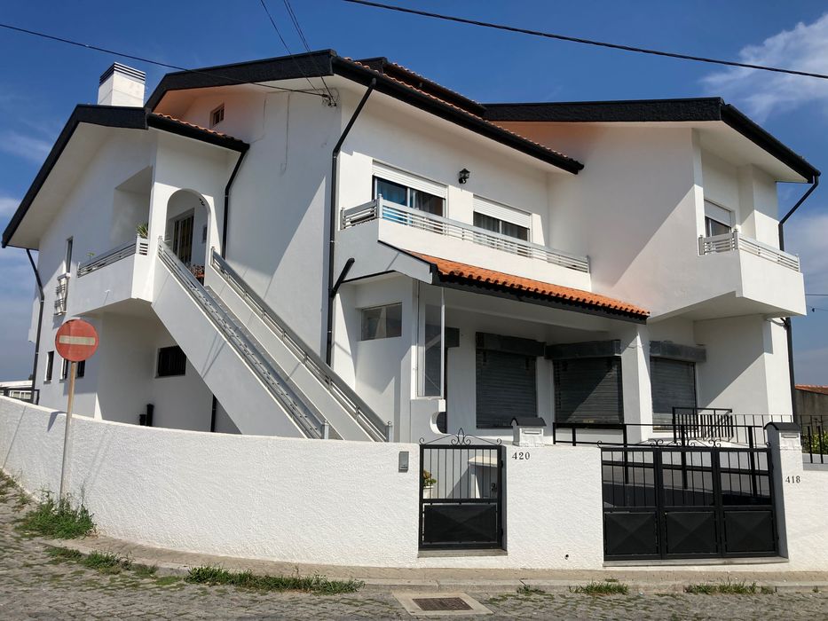 Arrendamento de espaço comercial na Rua Monte Xisto