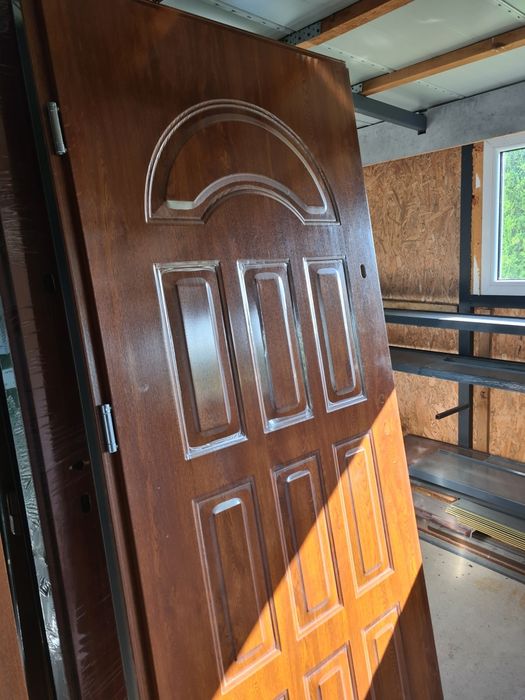 Drzwi zewnętrzne nowe