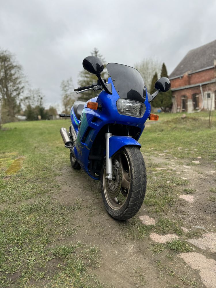 Suzuki Gsx 750F do regulacji sprowadzony