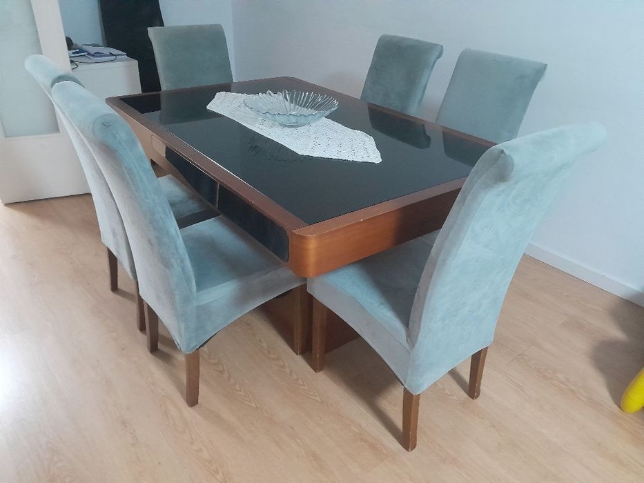Mesa com 6 cadeiras