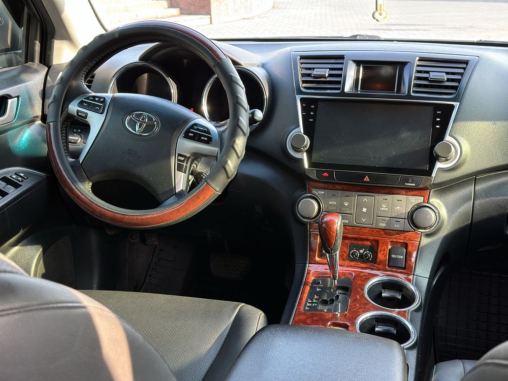 Продам Toyota Highlander Officifal 2011 3.5 Газ