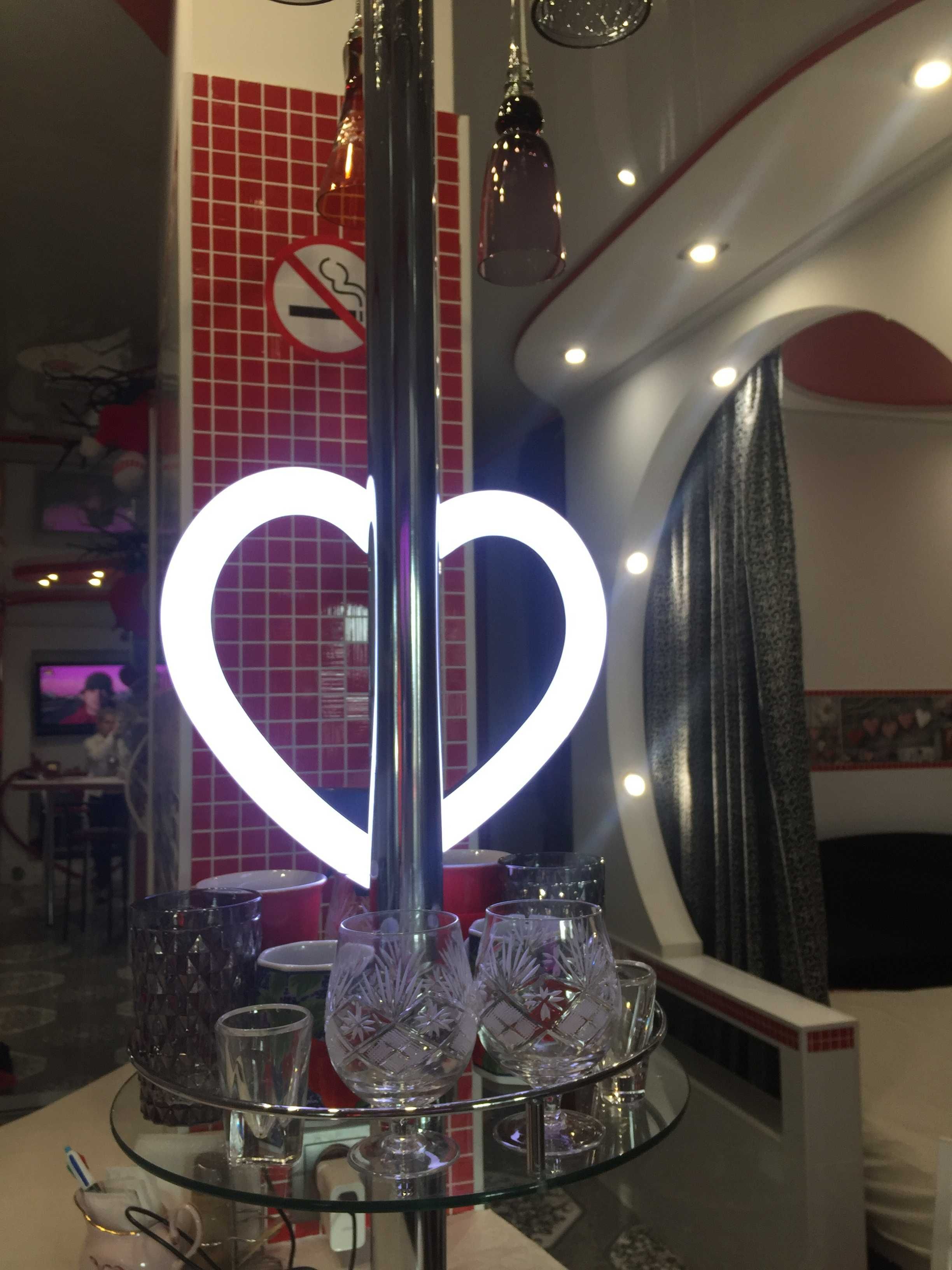 Студія "LOVE" з Дакузі на Троєщині з диско світлом та ліжком у ніші!