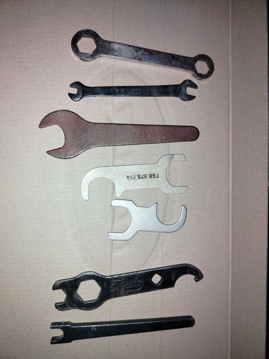 велоаптечка   нипель  велоключи  масленки вал каретки  подшипники  ХВЗ