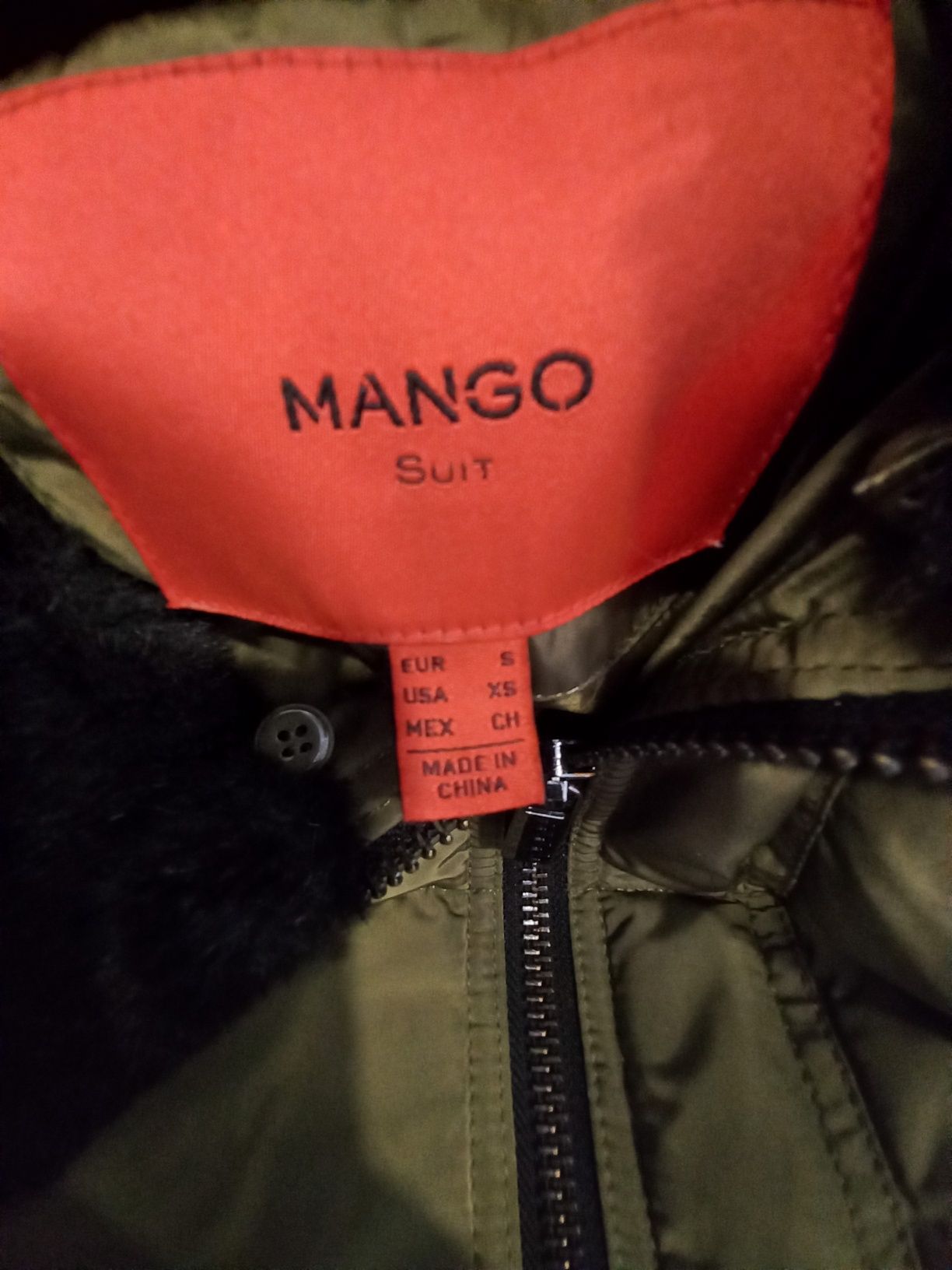 Продам зимову куртку Mango